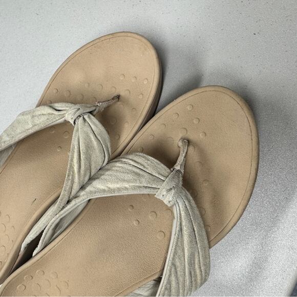 Vionic Tan Leather Flip Flop Wedge Sandals Womens 9 Casual Beachy Comfort Shoes - Picture 4 of 7